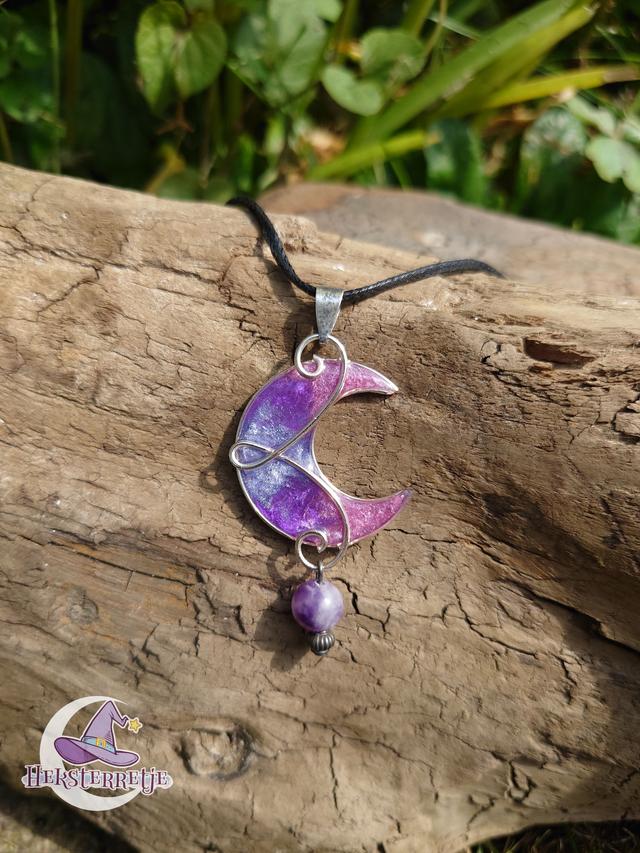 Maneschijn ketting met edelsteen