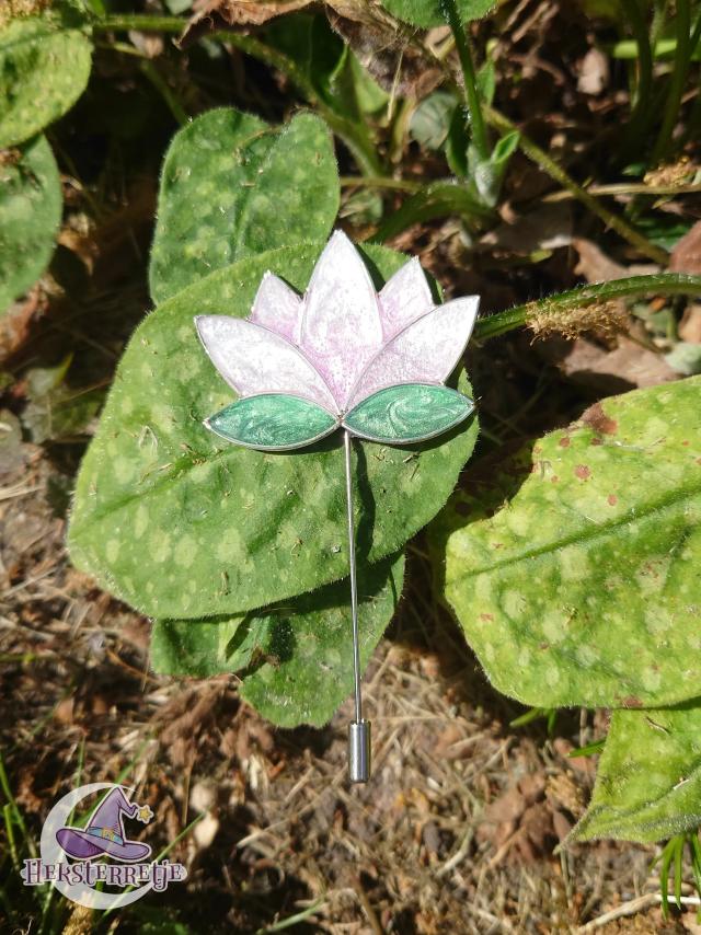 Lotus pin